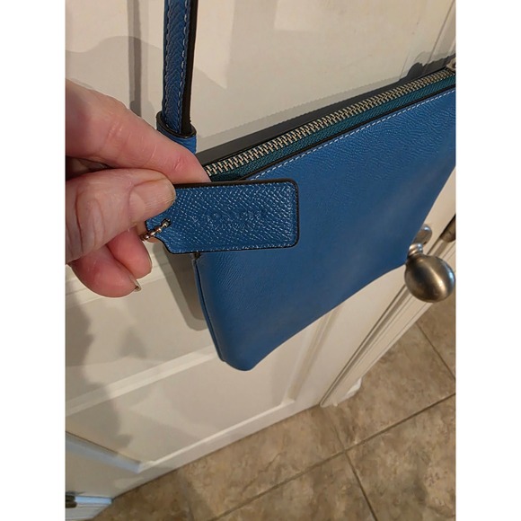 Coach Blue Leather Crossbody Bag With Front Zip Pocket - Picture 3 of 9